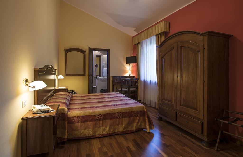 La Torre Ai Mari Hotel Sarteano Bagian luar foto